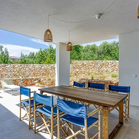 Villa Menta 4 By Guide